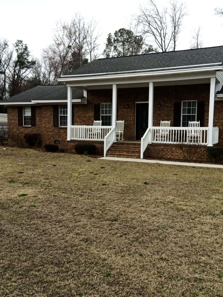 Brick ranch home exterior cleaned in Darlington County SC